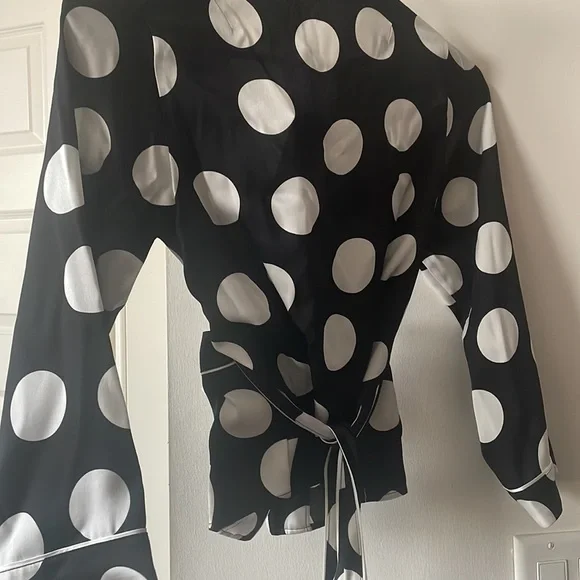 DOLCE & GABBANA
Belted polka-dot stretch-silk top - Picture 11 of 11